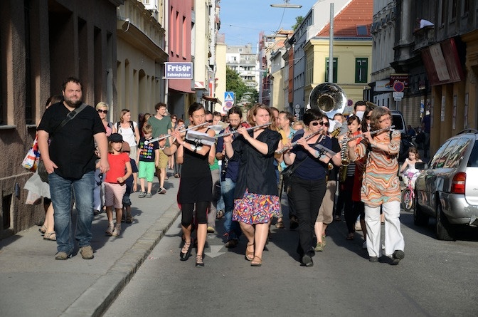 Grundstein Eröffnung 2013 mit der MusikarbeiterInnenkapelle, Foto von Angela Pointinger 