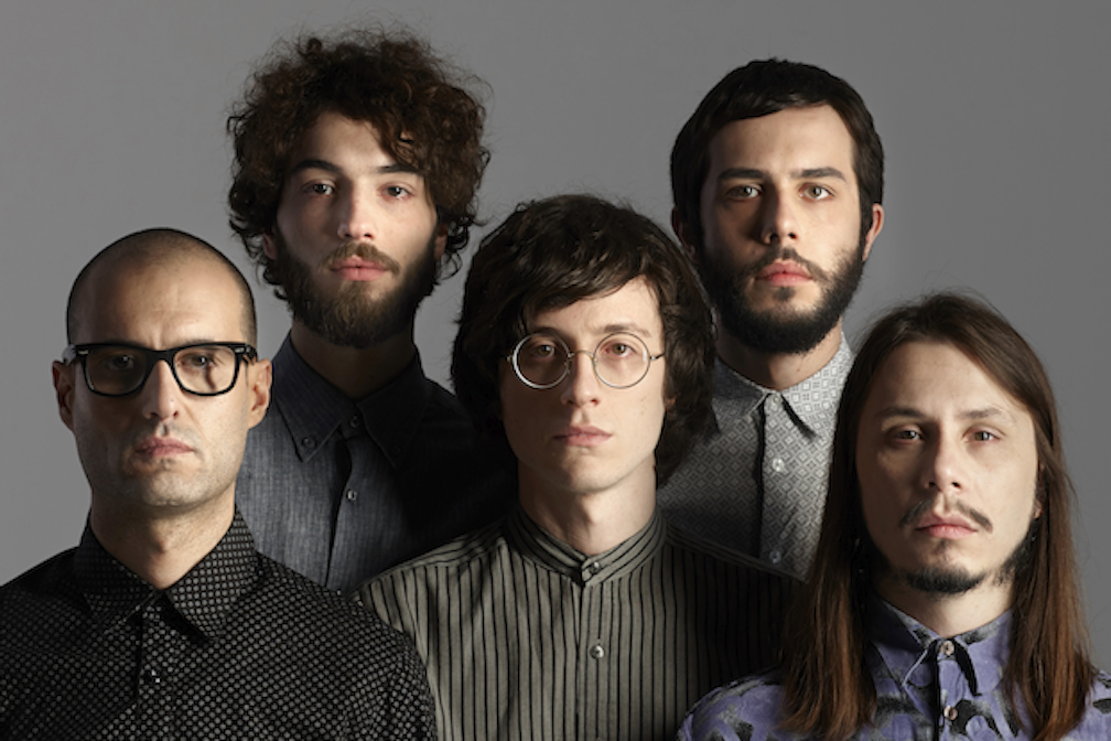 I paesaggi al neon dei Green Like July colorano lo Smart di Rovereto