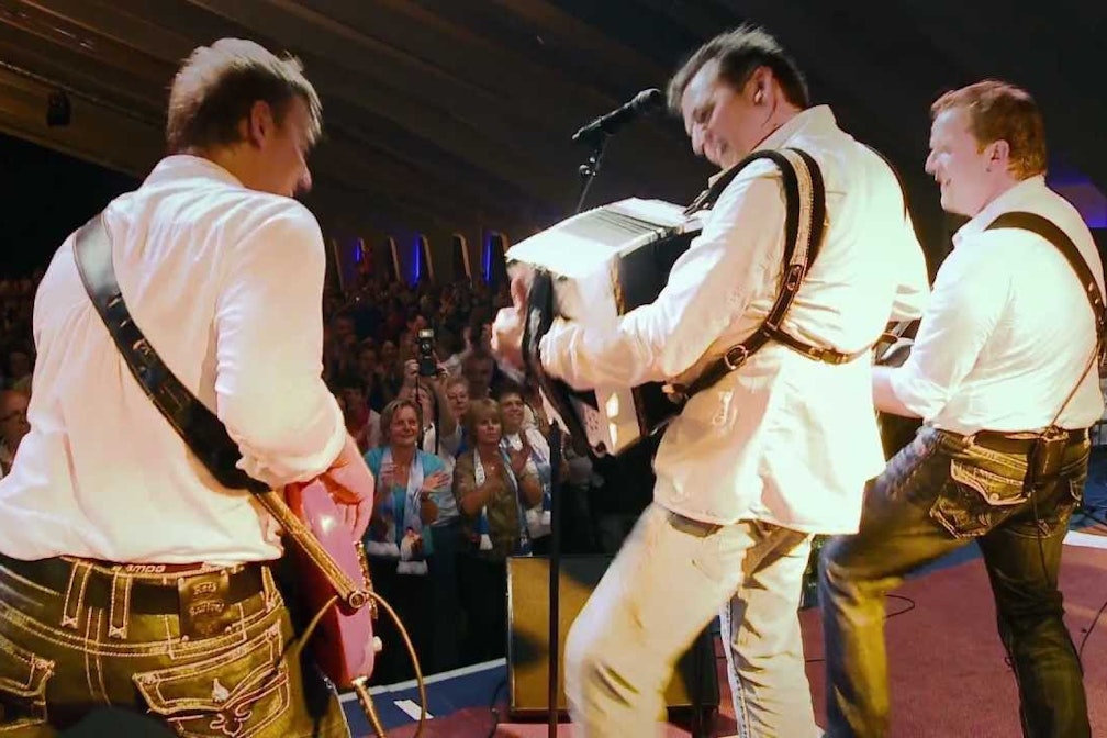 HomeGrown Reviews: Schlagerstar