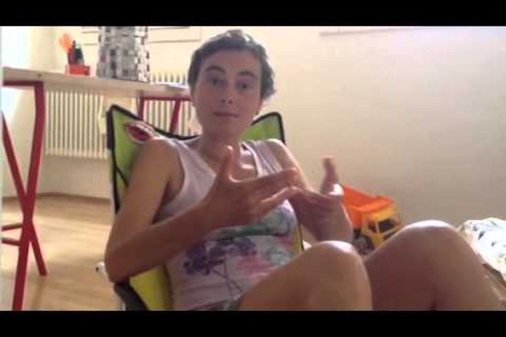 Gehen macht mich glücklich. Katja Münker mit ihrer Walk-In-Progress-Performance “Gehen Transalpin” in Bozen