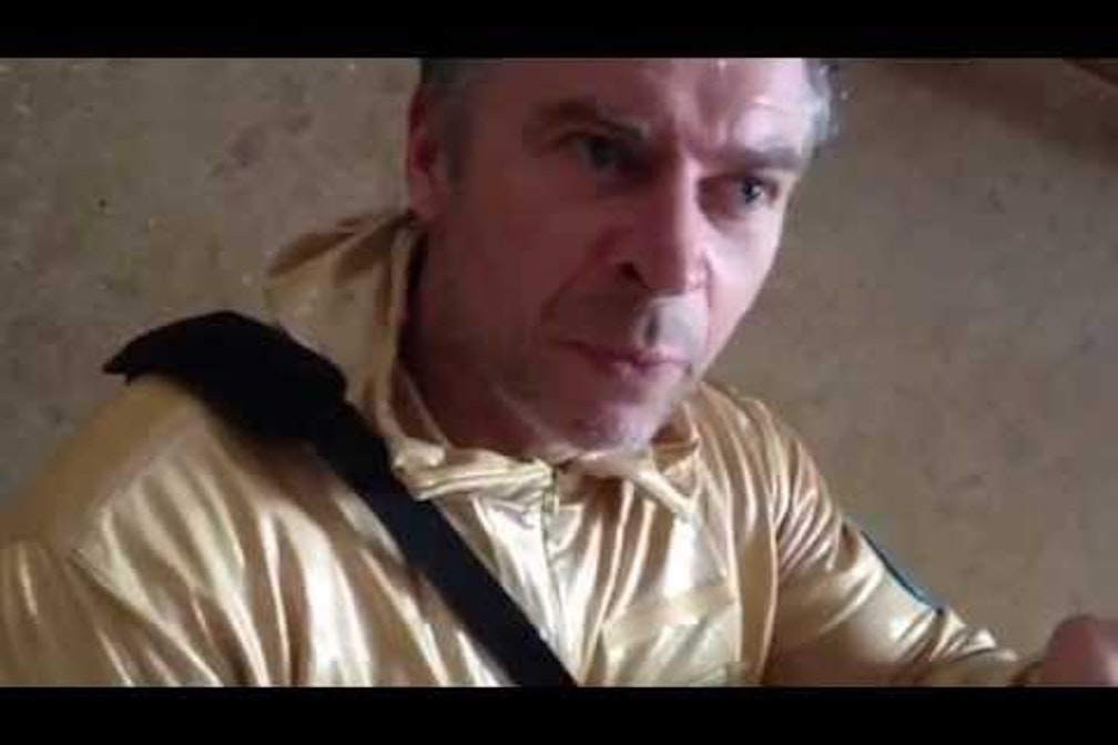 Gelandet in Bozen: Pawel Althamer und seine goldenen Menschen. Ein Interview.