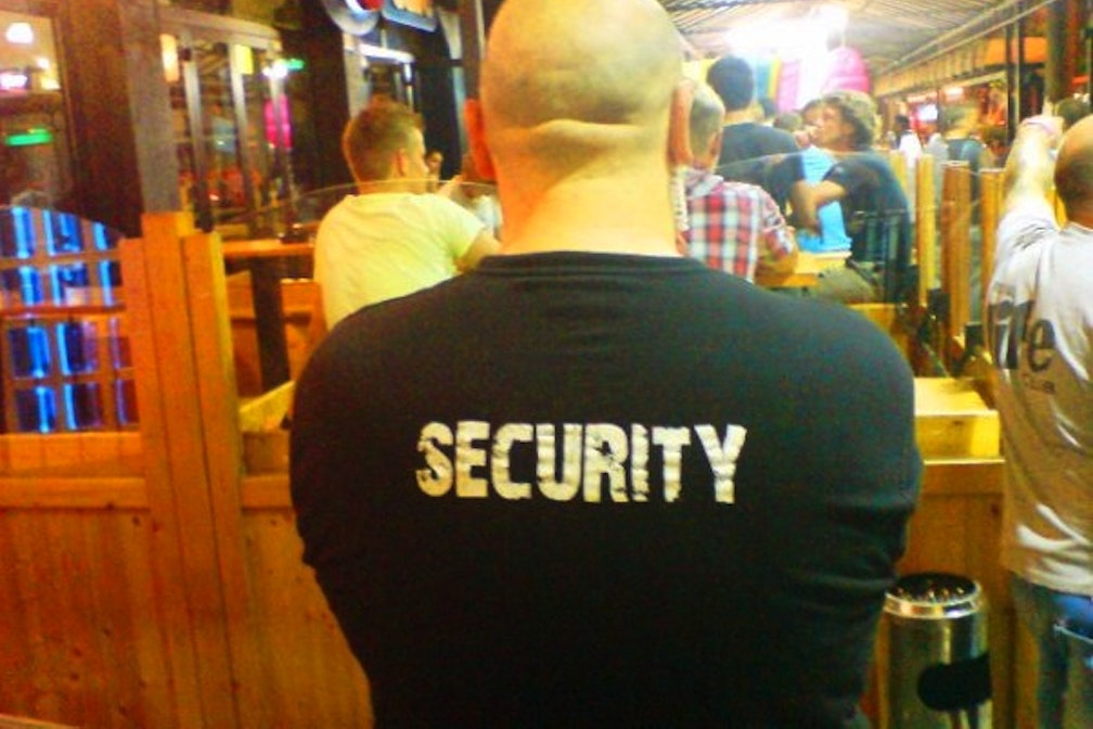 Schiamazzi in Piazza Erbe, la soluzione non sono i buttafuori ma i “buttadentro”