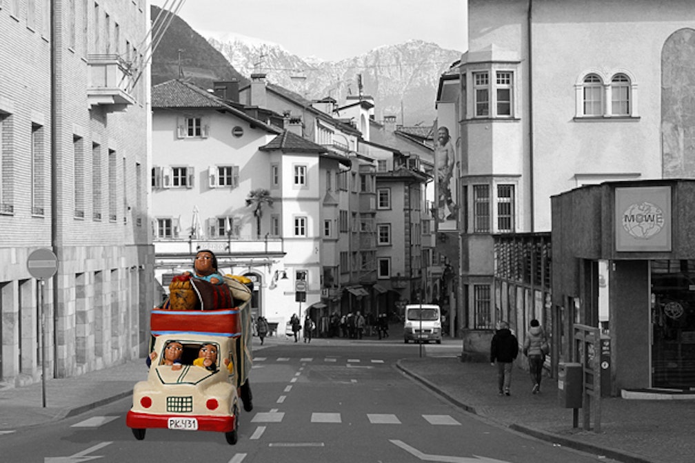 Intruders #03. bolzanini scettici e stranieri felici a Bolzano, città degli aperitivi