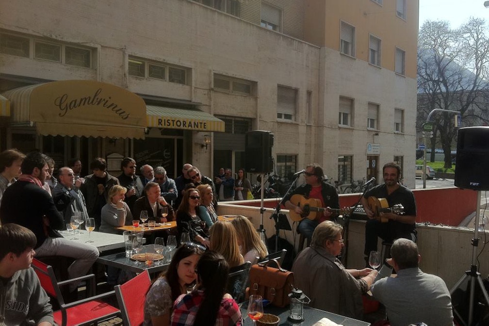 Il Comune limita la musica live all’Impronta Jazz Club. Il gestore: “Occorre fare chiarezza”