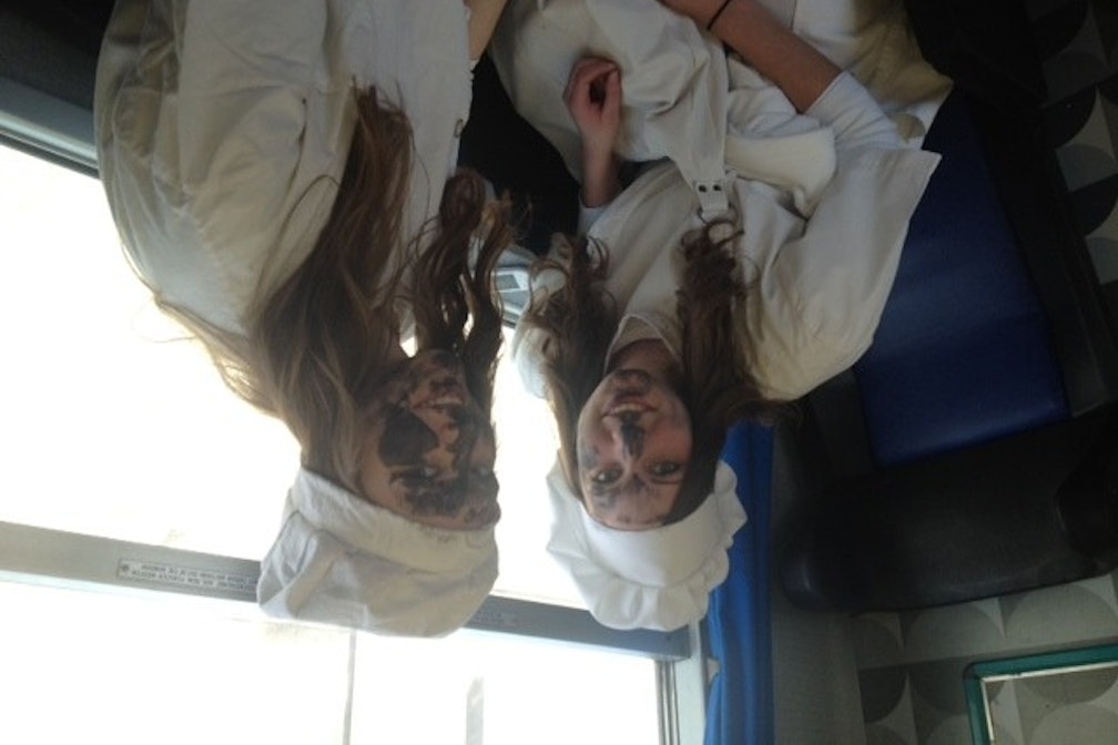 Giovedì grasso sul treno verso Trento, tra contadine, chef e minigonne inguinali