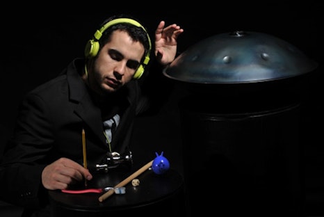 manu delago “Jeder Bus, der vorbeifährt kann zur Musik werden” – ein Gespräch mit Hang-Spieler Manu Delago