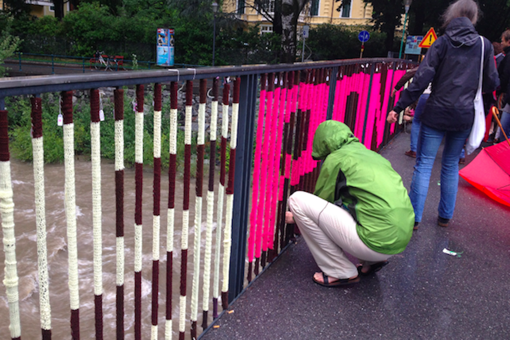 Yarn Bombing in Meran: Lebt Eure Stadt