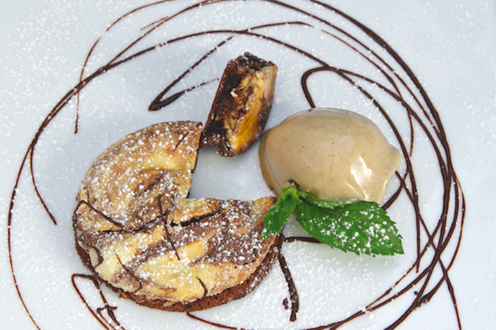 Soufflierter Marmorkuchen mit Kaffeeeis