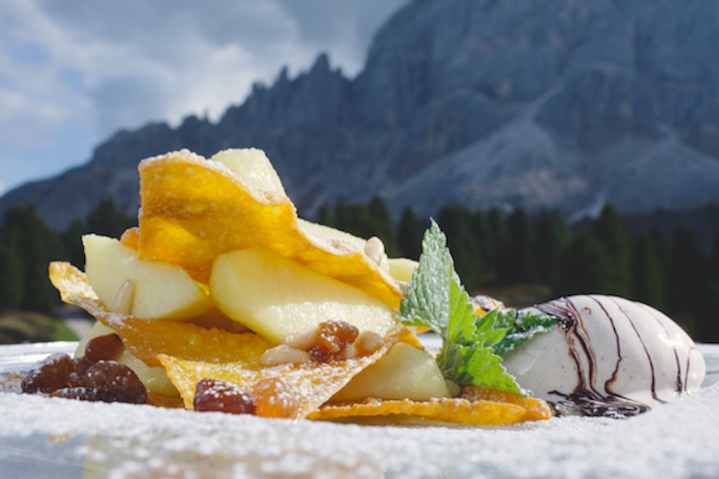 Apfelstrudel à la Hintner mit Zimteis