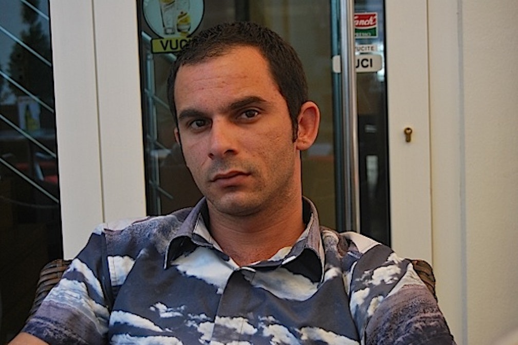 «Eppure non riesco ad odiare»: Zijo Ribic racconta il genocidio dei rom bosniaci