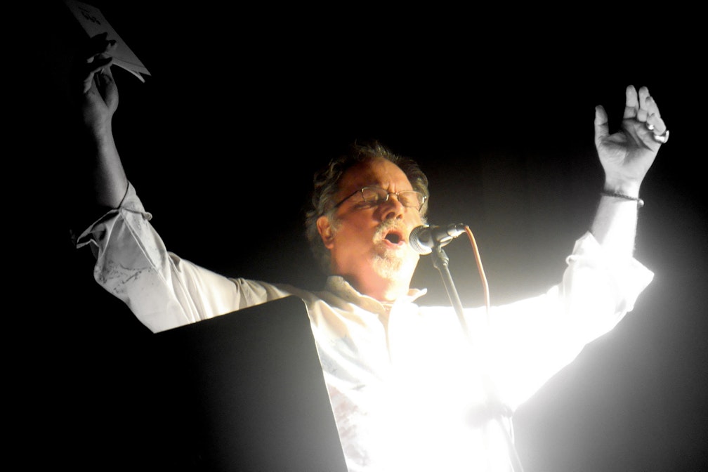 Französische Poesie und Performance in Lana