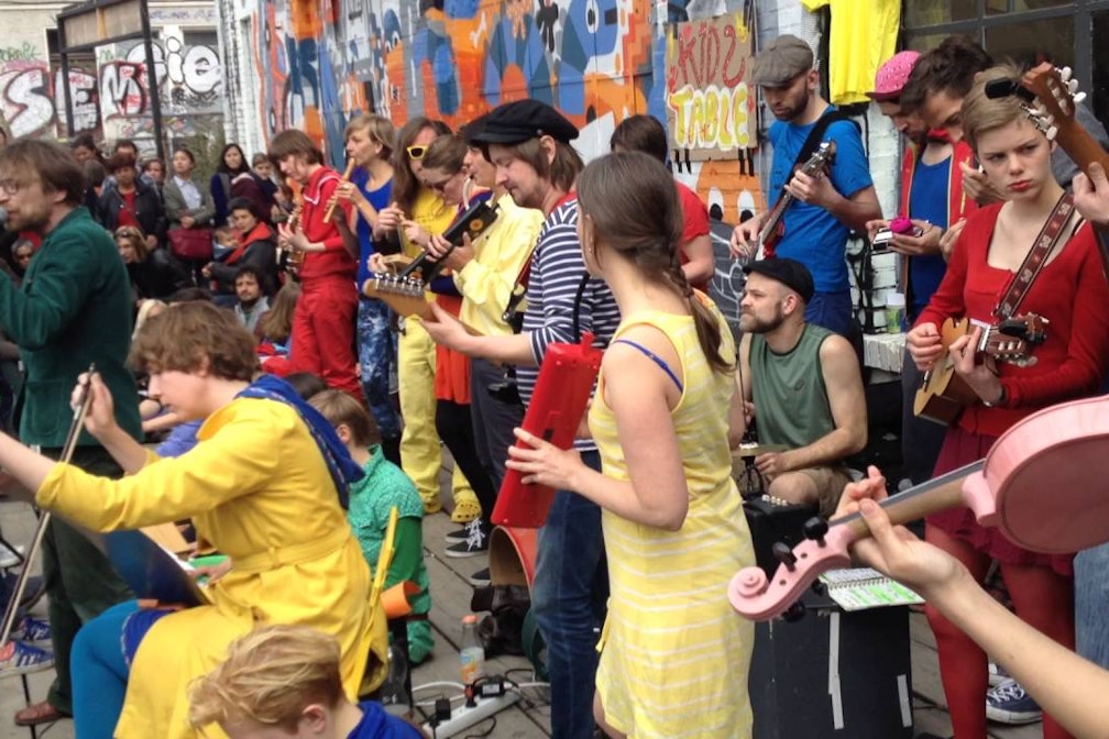 Bye Bye Berlin, Hallo LanaLive: Orchestre miniature in the Park kommt