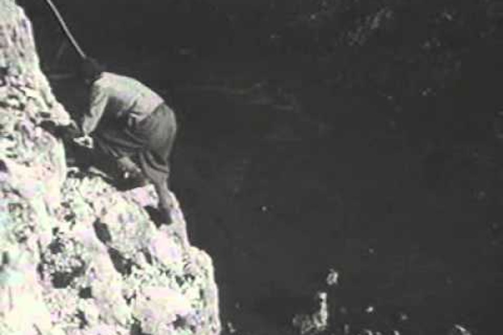 HomeGrown Reviews:  Berge in Flammen