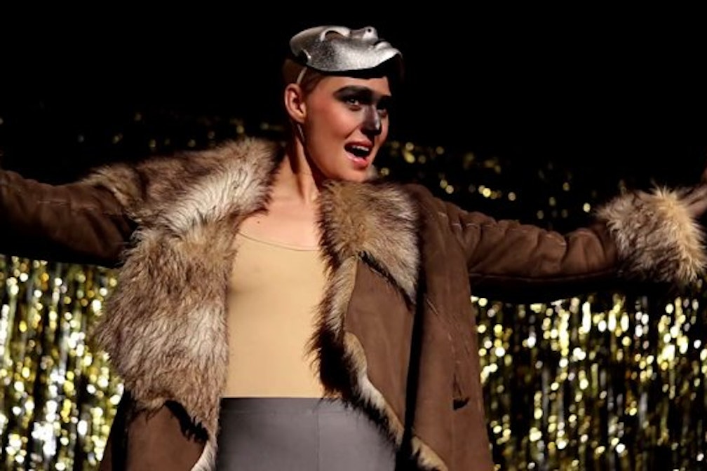 Schmerzt + macht süchtig. VonPiderZuHeiss zeigen “Peepshow”