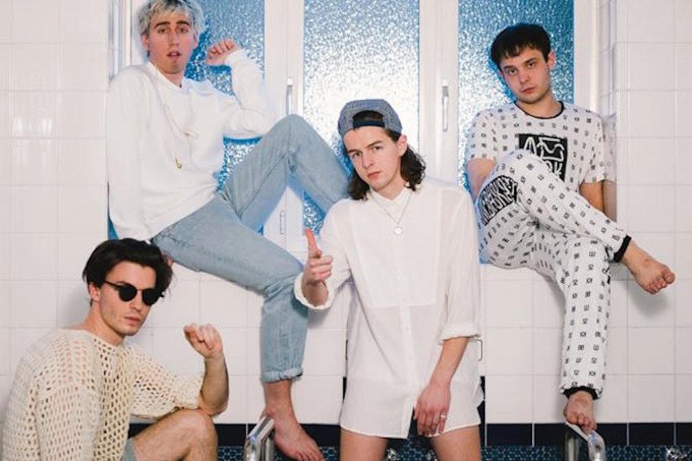 “Wir können alles.” – Bilderbuch im Interview