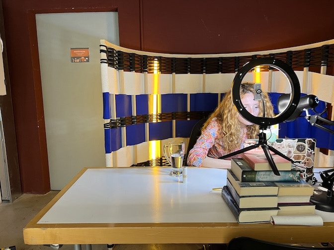 Chiara dietro le cose