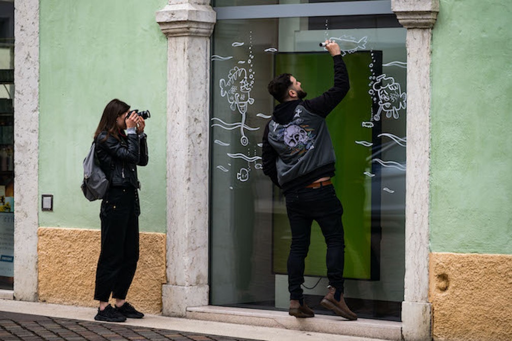 Rovereto celebra la stranezza con l’illustrazione: ecco Nuvolette #6