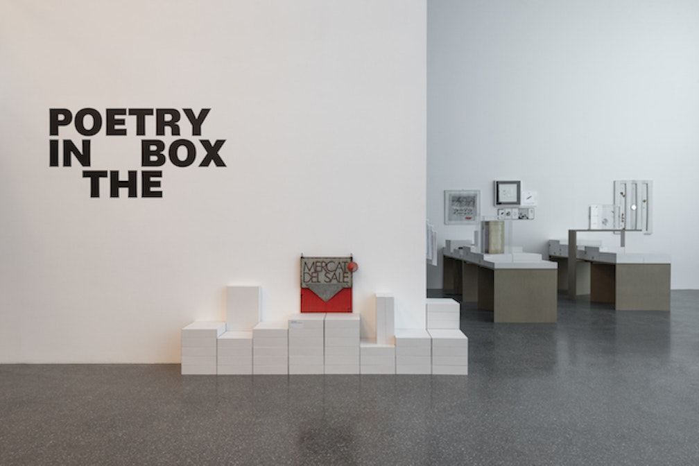 Poetry in the box a Museion: un omaggio alla storia del Mercato del Sale e a Ugo Carrega