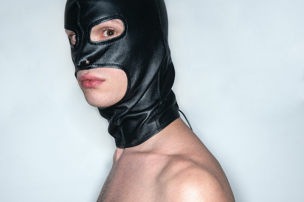 Nel segno della pelle:  Intervista al designer Simone Rainer