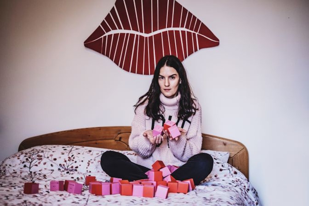 Il Mercato dell’Amore: la performance poetica (e d’amore) di Eleonora Buselli a Trento