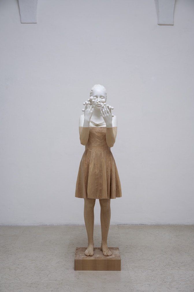 Willy-Verginer_Chimica-del-pensiero_2019_Lindenwood, acryl color_174x46x47cm-ph-Egon-Dejori-Courtesy-Studio-d'Arte-Raffaelli