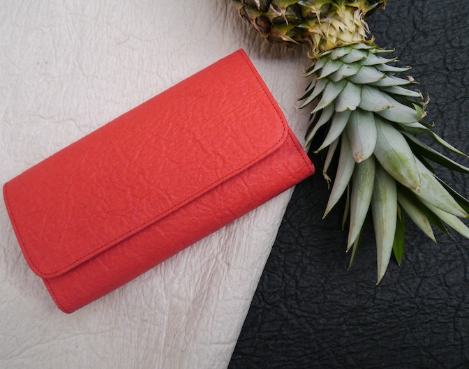 maravillas-bags_Pinatex_material_blk-red-natural
