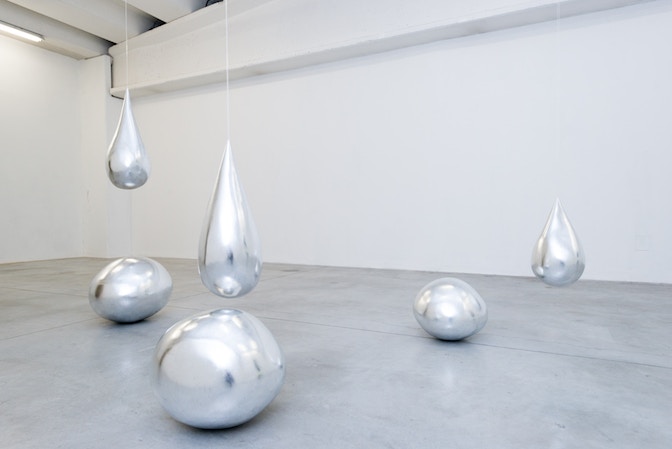 Federico Seppi, Punto di rugiada, 2017, cedar wood and gouache silver, installation, Courtesy of Boccanera Gallery