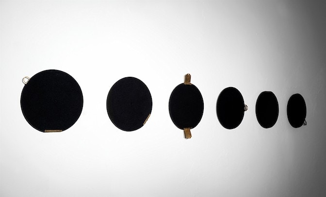 Jacopo Mazzonelli, Coro, 2018_copricapi, elementi di partiture in ottone, 35x210x4 cm_courtesy Studio G7, Bologna