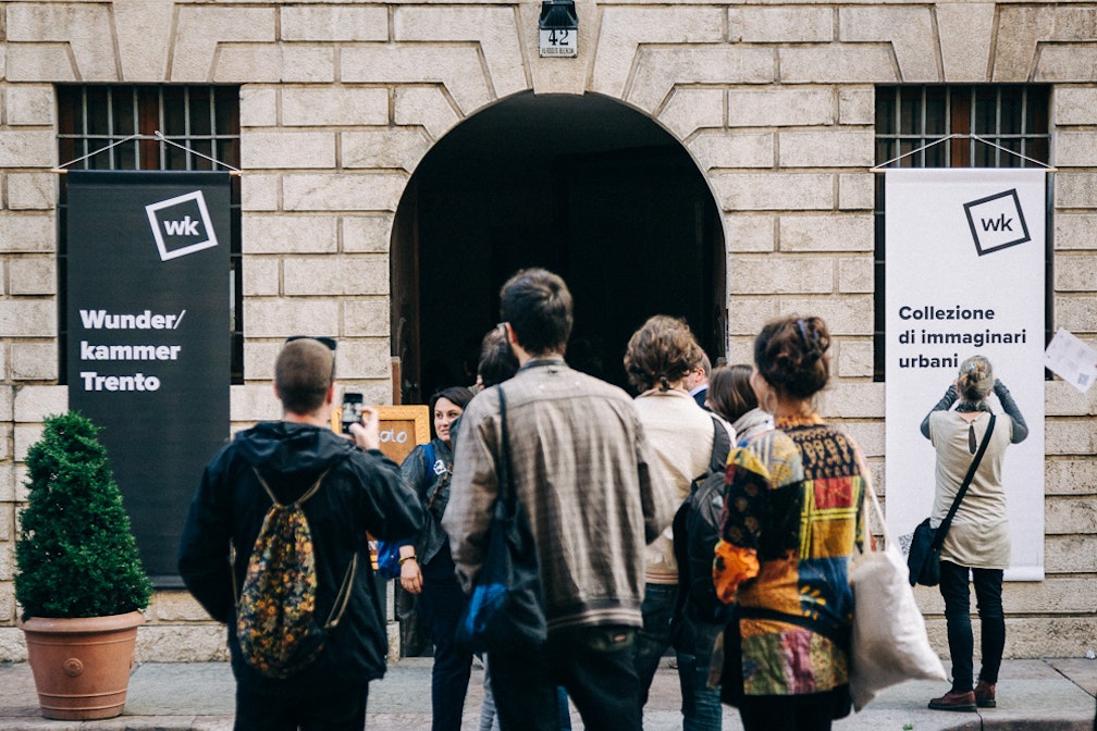 Tiring House: esplorazioni tra arte, filosofia, politica e sociale