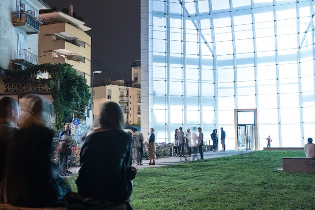 Posthypnotic: Una proiezione incoscientemente lucida tra fisiologiae politica