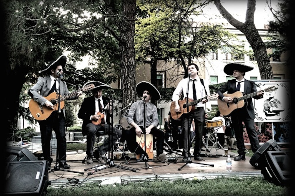 Cinco Guitarreros Deluxe: Messico e nuvole arrivano da Fiè