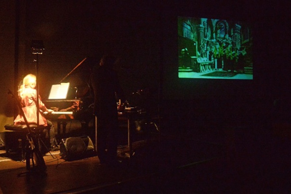 “Sulla luna!”. Gli ingranaggi del sogno