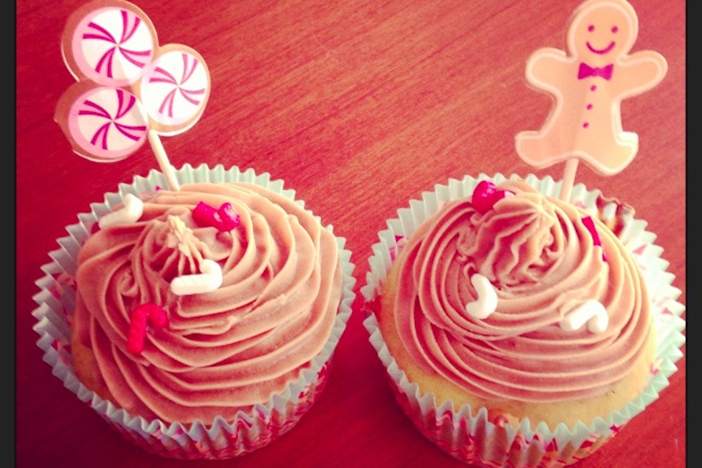 Sono nato tra le padelle #05. Un Natale un po’ così con… Cupcake alla mela, zenzero e frosting al cioccolato