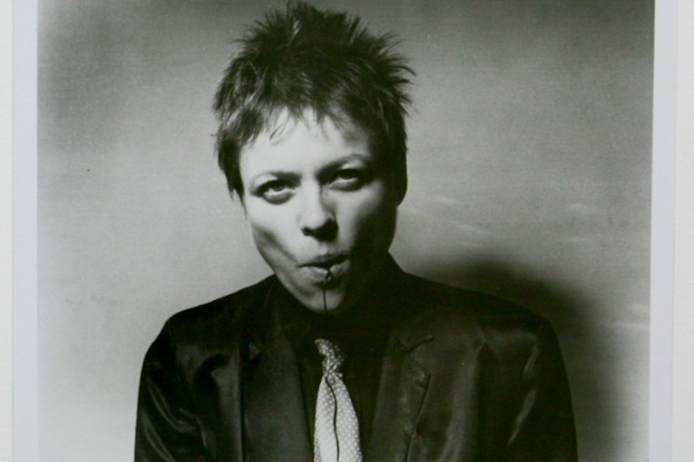 Laurie Anderson, uno spettacolo intenso. Poca musica, pochi applausi