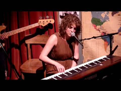 MONDAY 18.2.13: music opens the week and your hearts…