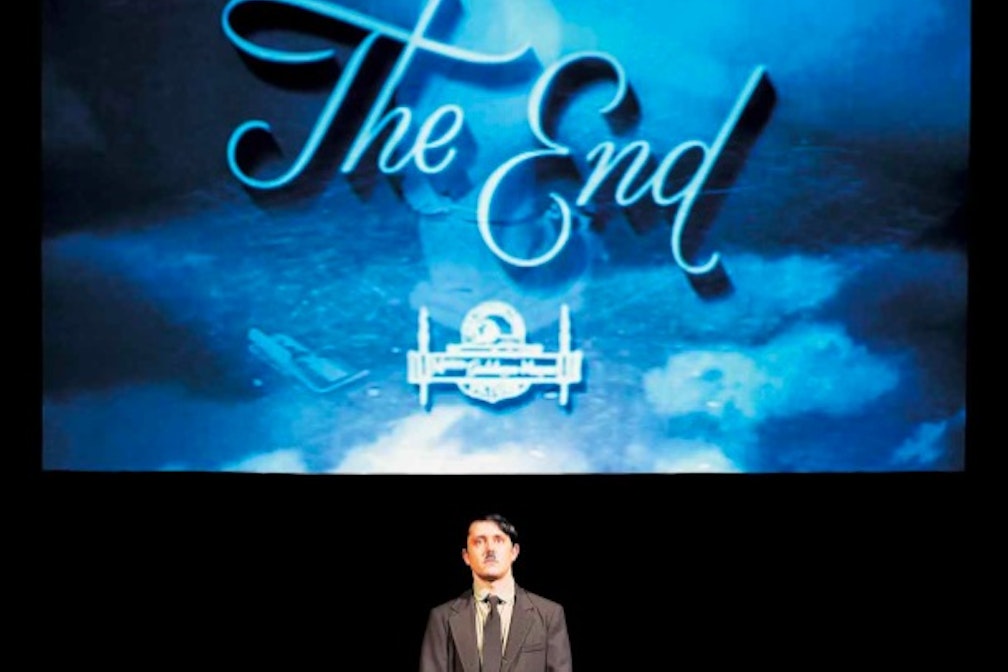 Him, if the wizard is a wizard you will see… A teatro con Adolf Hitler (ma sarà veramente lui?)