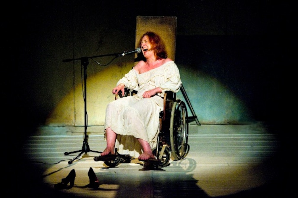 FRIDAY 27.04.2012: tanto teatro, ma anche Achille Bonito Oliva a Bolzano