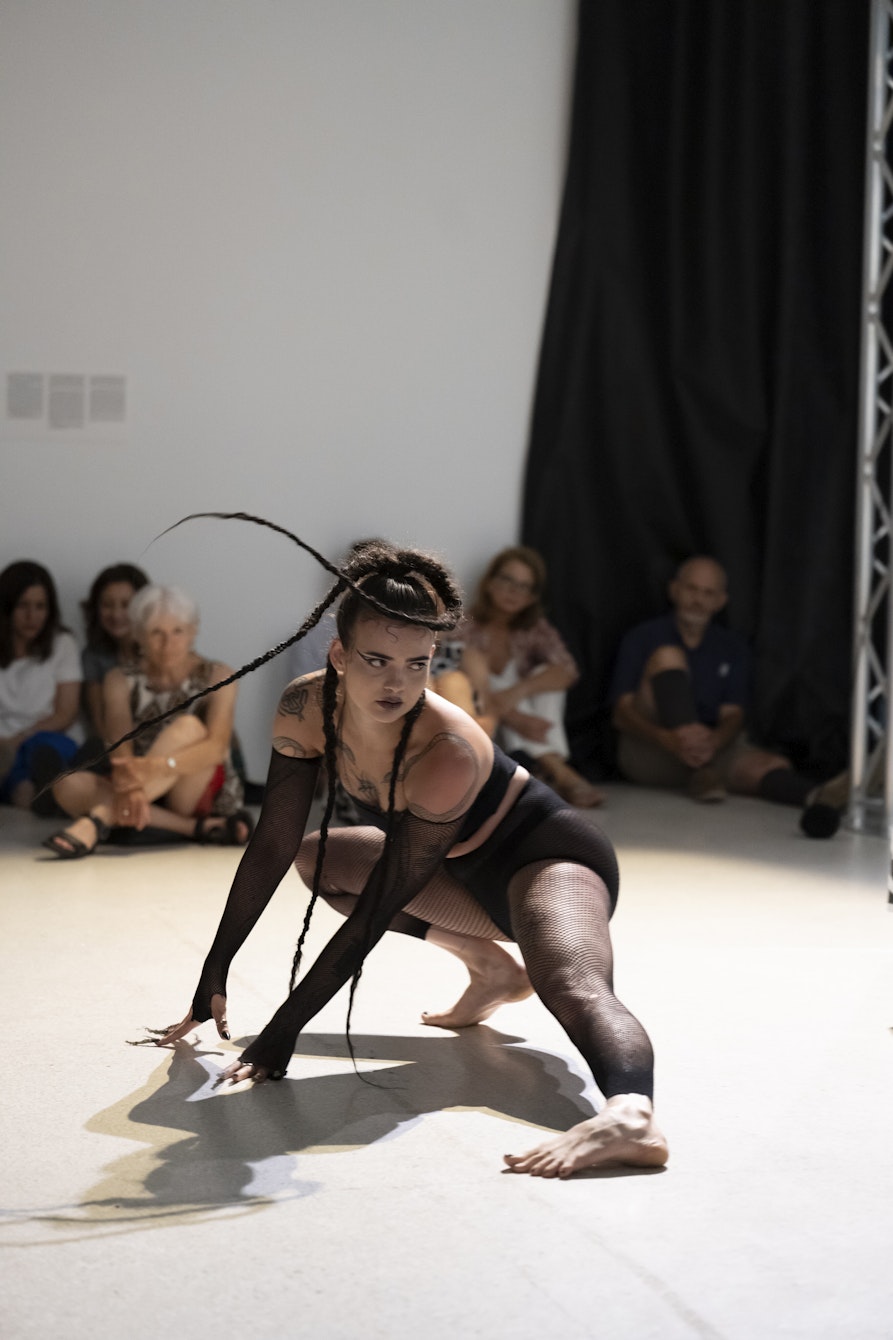 „Resurrectionem Tarantula“ – Performance im Museion, aufgeführt im Juli 2024. © Andrea Macchia