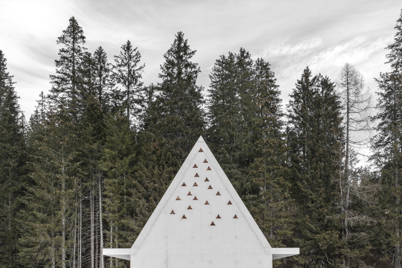 Pedevilla Architects & Willeit Architektur, Edificio di servizio, 2020,  Passo di Monte Croce, Sesto, © Gustav Willeit