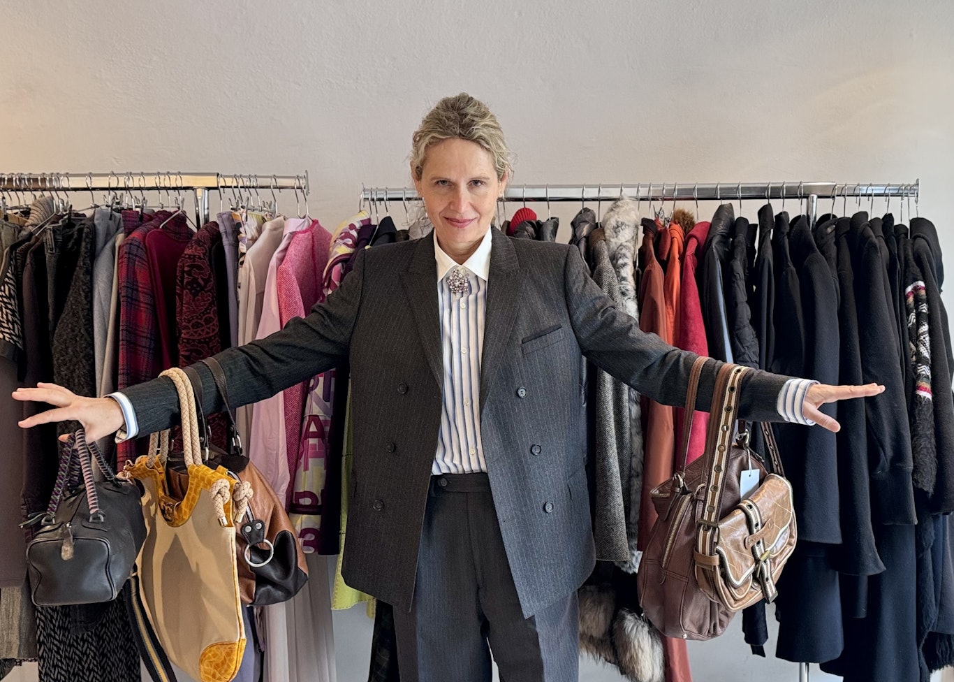 © Susanne Barta; Bluse, Blazer und Hose secondhand; fotografiert bei Pezzi di Perla