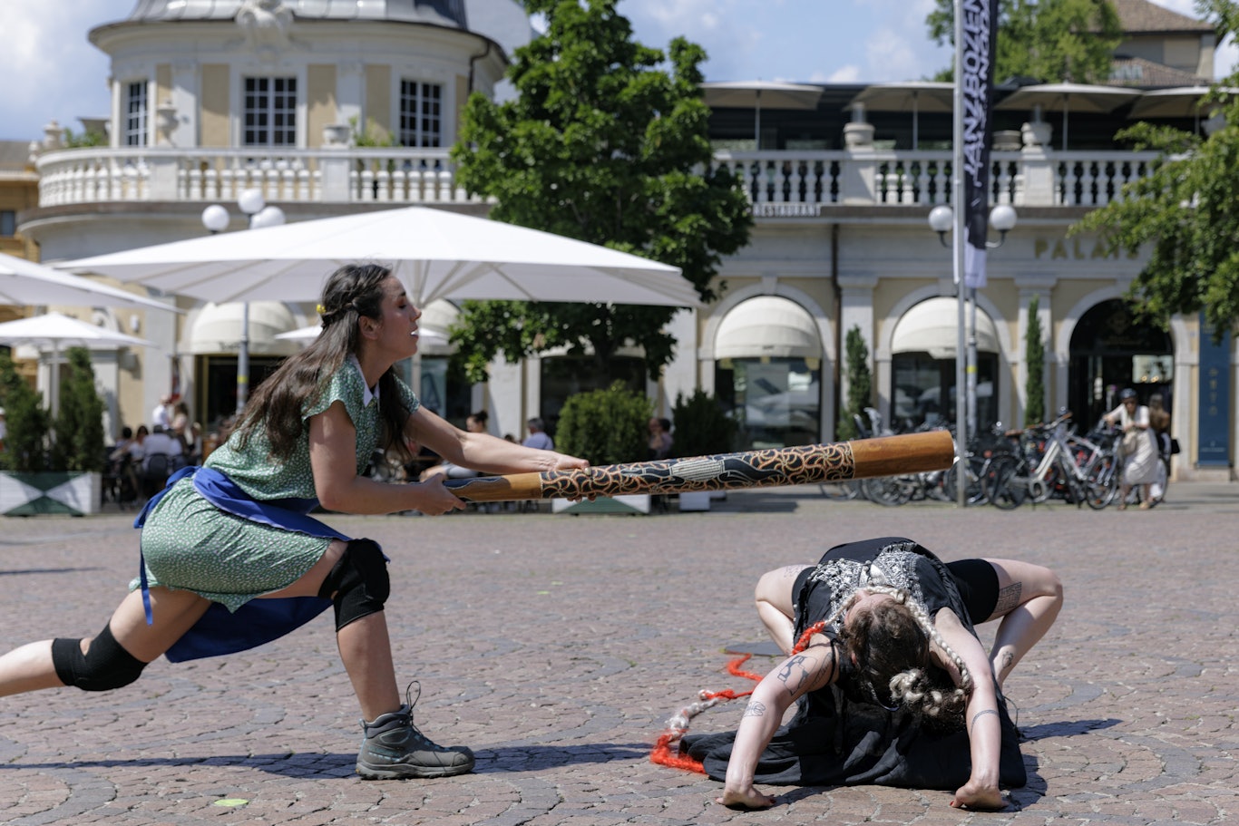 „Moneyfest for Culture“ der Südtiroler Künstlerinnen Sophie Lazari und Cornelia Lochmann, © Luca Guadagnini