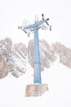 Cortina, Impianto Forcella Staunies al Monte Cristallo - chiusa per fine vita tecnica, come tanti altri impianti nell'arco alpino 2024, © Beatrice Citterio Premesse e Promesse: le Olimpiadi Invernali Milano-Cortina 2026
