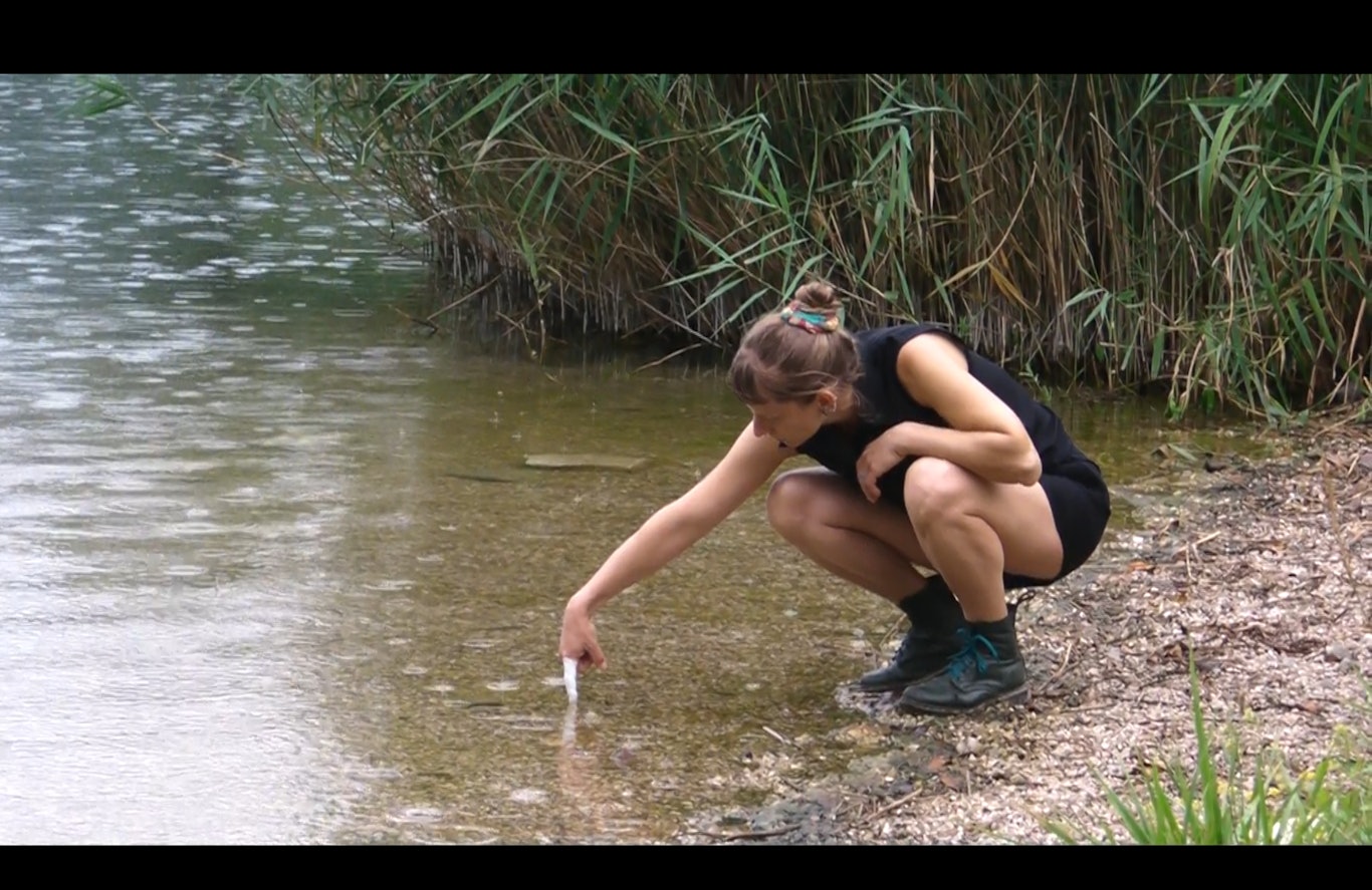 Punto di vista, Valentina Cavion, 2025, Performance, Video-Frame, Lago di Canzolino, © Giovanni Garbo