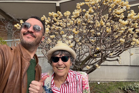 © Matteo Jamunno S’andrà ballando, con Sandra, cercando fiori, resistendo