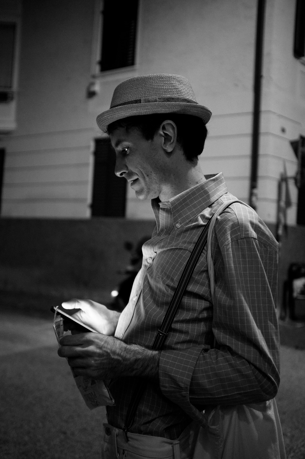 Alexander Dellantonio: il collage come gesto politico e necessario