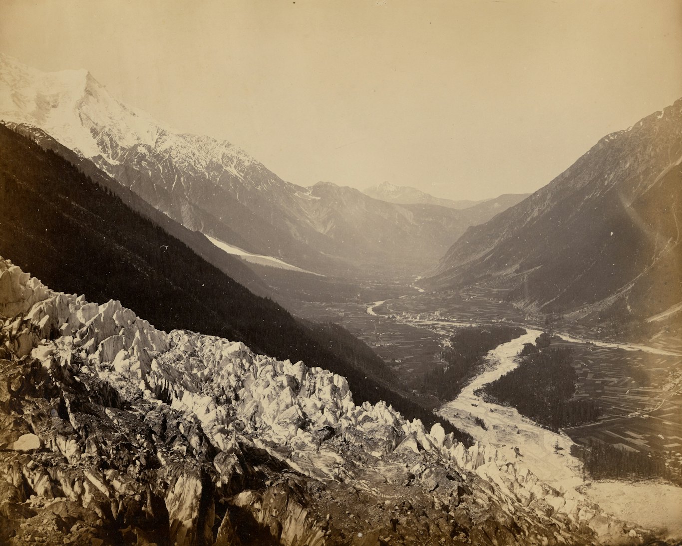 Sous la Mer de Glace le glacier du Bois au fond Chamonix © Bisson Frères