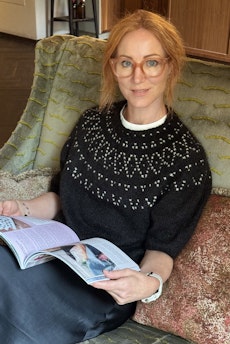 Bianca beim Interview in der Luna Bar, © Susanne Barta „Beim Stricken ist mein Herz 100 % dabei“