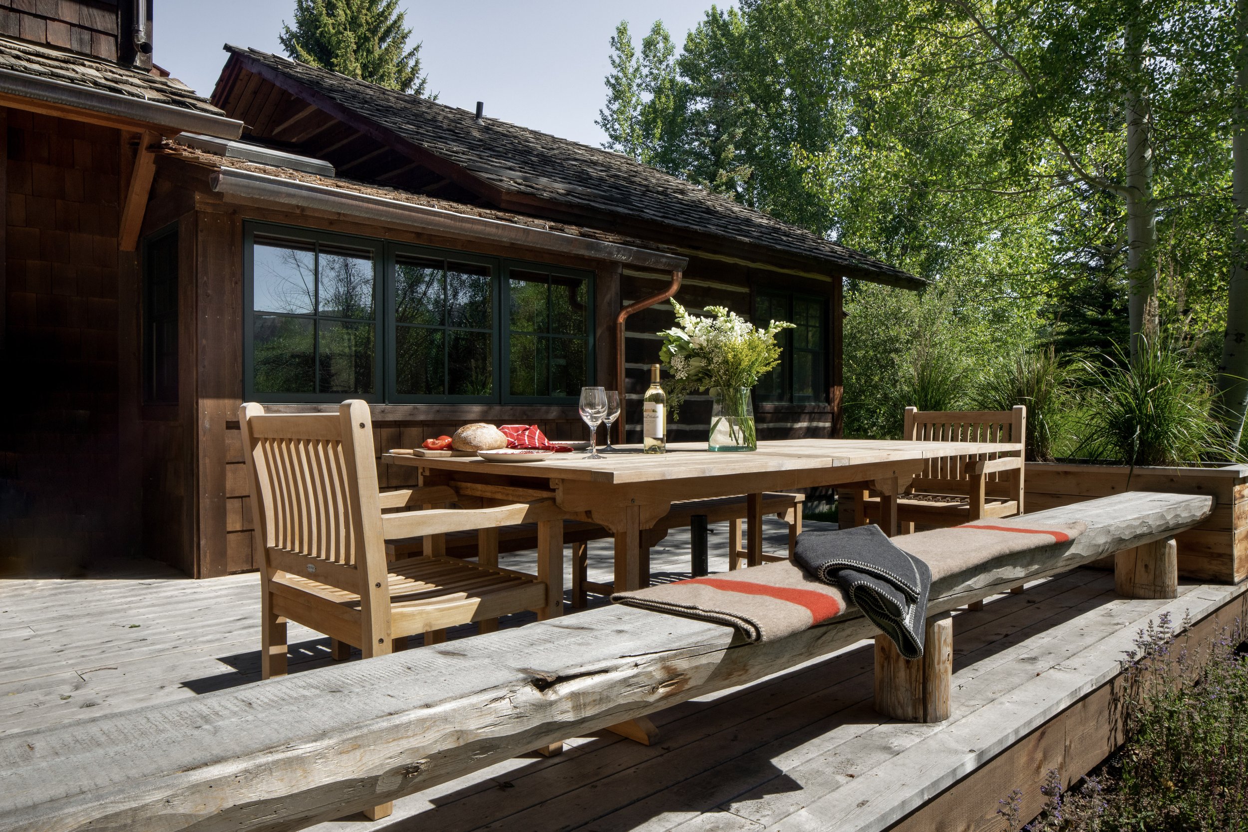 Deck seating area outside of a cabin
