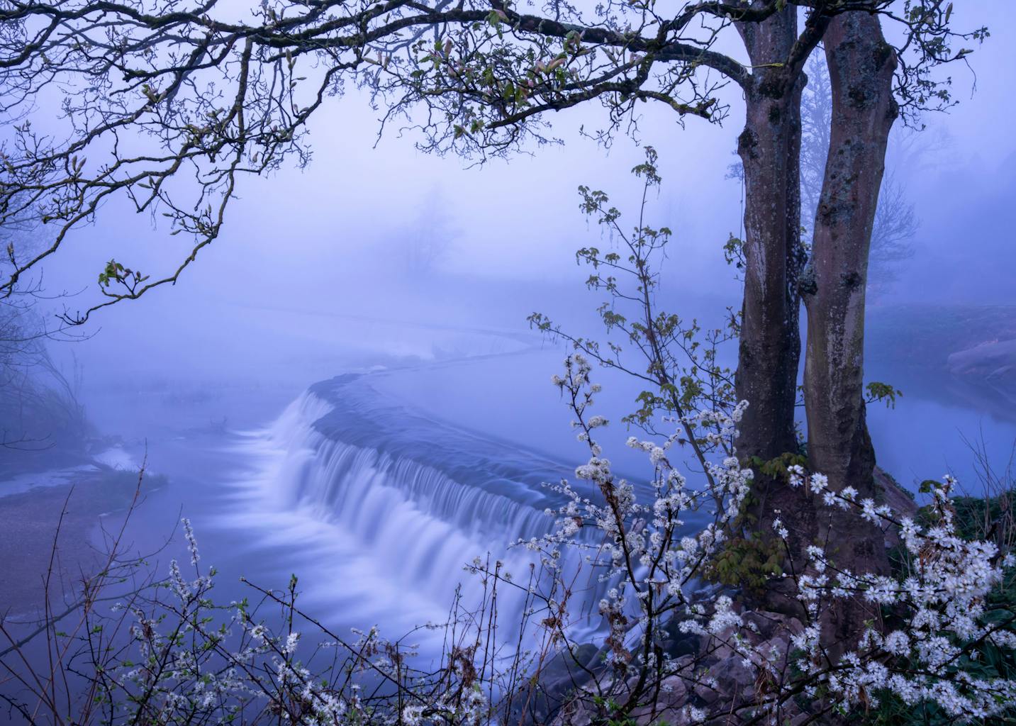 bradford on avon landscape photography wiltshire weir flowing water mist