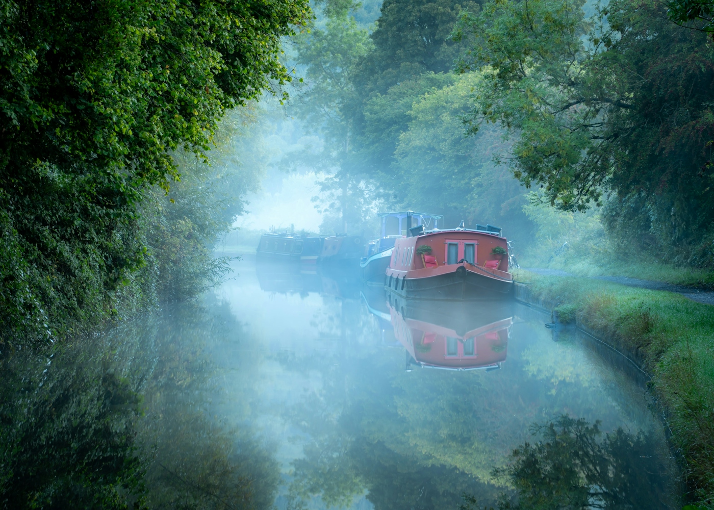 bradford on avon landscape photography wiltshire canal boat mist